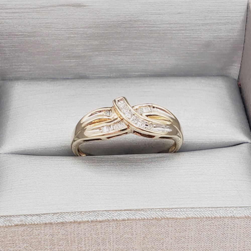 10k Solid Yellow & White Gold Genuine Diamond Ring Baguette & Round Cut Ring - Picture 12 of 12